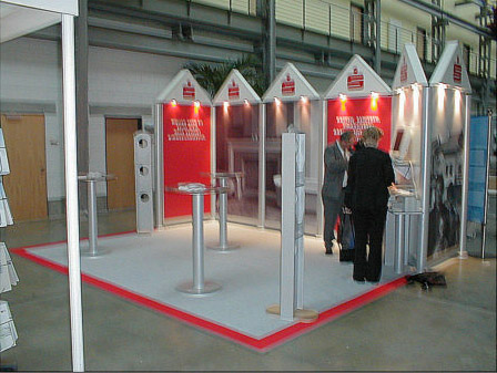 Stellwnde, Stehtische, Barhocker, Displays