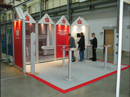 Stellwnde, Stehtische, Barhocker, Displays