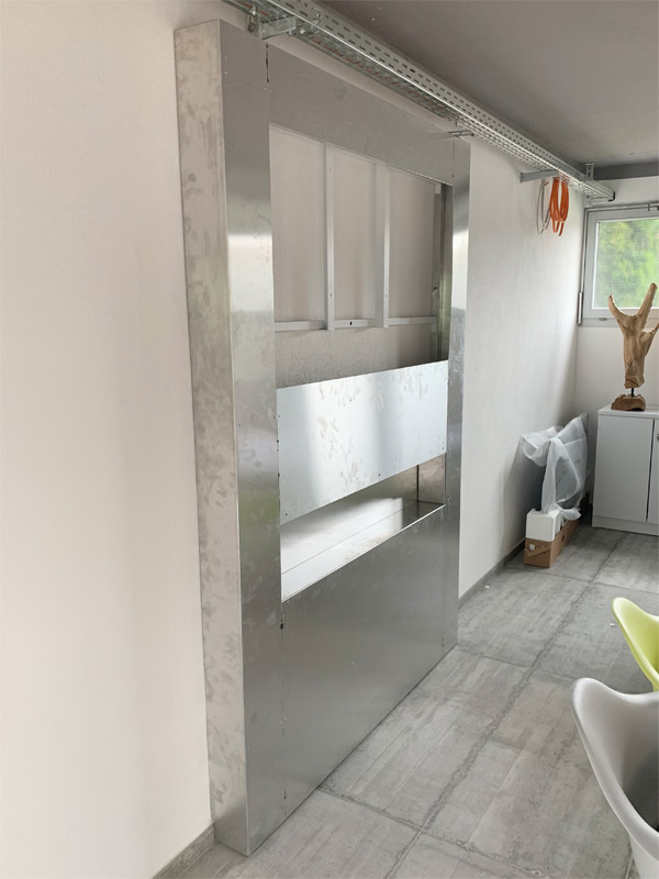 Blechmbel Absorberschaum Falz belegt Mit integriertem Monitor und Schallschluck