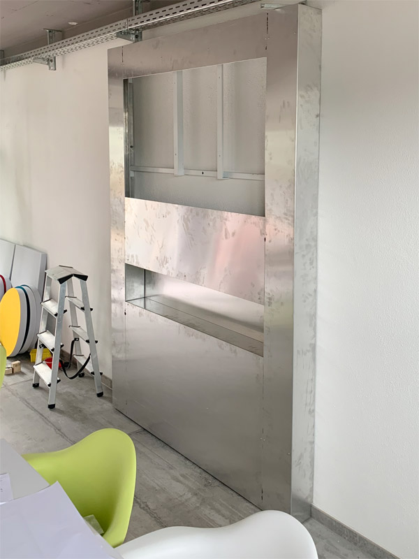 Blechmbel Absorberschaum Falz belegt Mit integriertem Monitor und Schallschluck