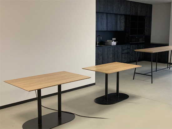 Einbauküche Birke mit Schränken, Tischen, Ablage, Geräten, Auszügen