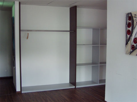 Objekteinrichtung Fitnessstudio mit Empfangstheken, Glasschiebetren, Spinden, Schrnken, Spiegelwand, Ballregal, Garderoben