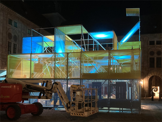 Freihstehender Open Space Messestand fr das Bayrische Staatsministerium Wohnen, Bau und Verkehr auf der IAA Mobility 2021 vor der Staatskanzlei