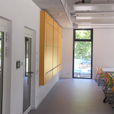 Klappladen mit Rahmen Einrichtung einer Mensa mit Klappladen fr die Kche Objekteinrichtung