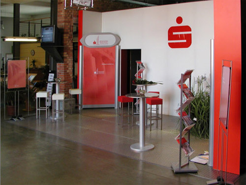 Stellwnde, Stehtische, Barhocker, Displays