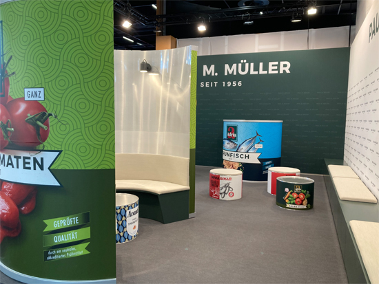 Wände aus Spannrahmensystem mit Thermosublimationsdruck<br>Mit Möbelserie Sonderanfertigung Dose (Hocker, Tische, Bank)