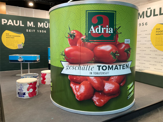 Wände aus Spannrahmensystem mit Thermosublimationsdruck<br>Mit Möbelserie Sonderanfertigung Dose (Hocker, Tische, Bank)