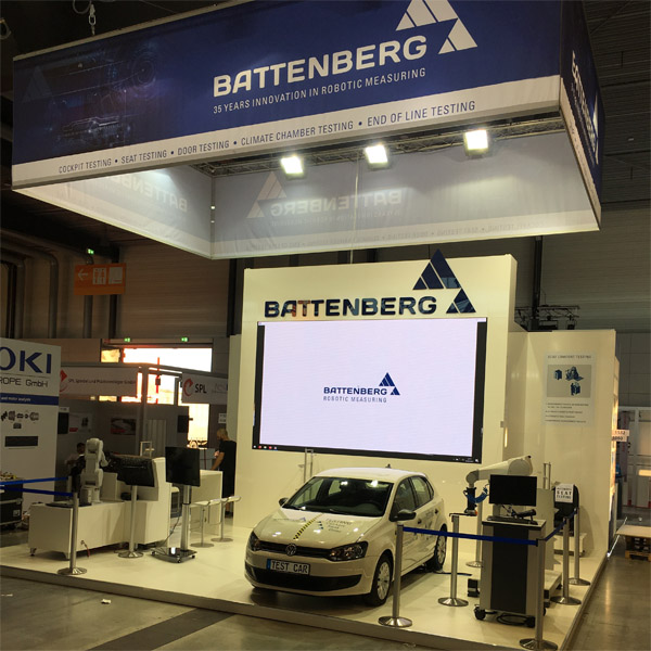 Messestand mit LED Wand ca. 2,4m hoch und ca 5m breit 48x48cm Module mit Auflösung nach Wunsch Unterschiedliche Modulgrößen möglich Stoffabhängung beleuchtet Absperrständer, Displays, Präsenter...