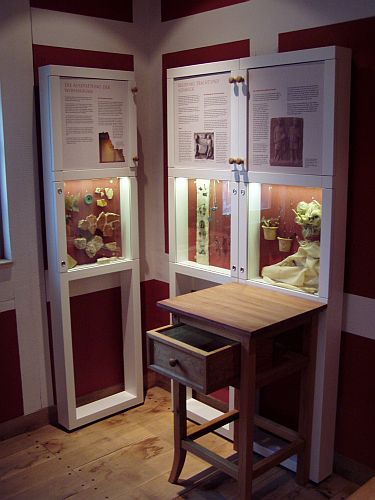 Museumsvitrine Mecklenburg Museumsmbel, Ausstellungsmbel, Objektmbel Klappstuhl Mecklenburg, Kommoden, Tische, Pulte