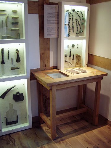 Museumsvitrine Mecklenburg Museumsmbel, Ausstellungsmbel, Objektmbel Klappstuhl Mecklenburg, Kommoden, Tische, Pulte