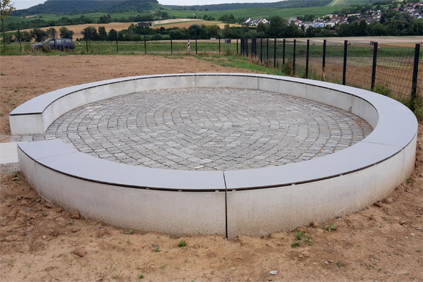 Outdoormbel Fertigbetonteil mit HPL Abdeckung