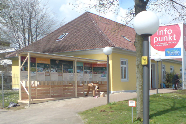 Landesgartenschau Infopoint, Wegweiser,Theken, Stellwnde