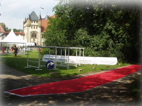 Auenveranstaltung mit Pavillons, Stehtischbezgen Easystretch, Bestuhlung, Bhnen, Podeste, Catering, Laufteppich