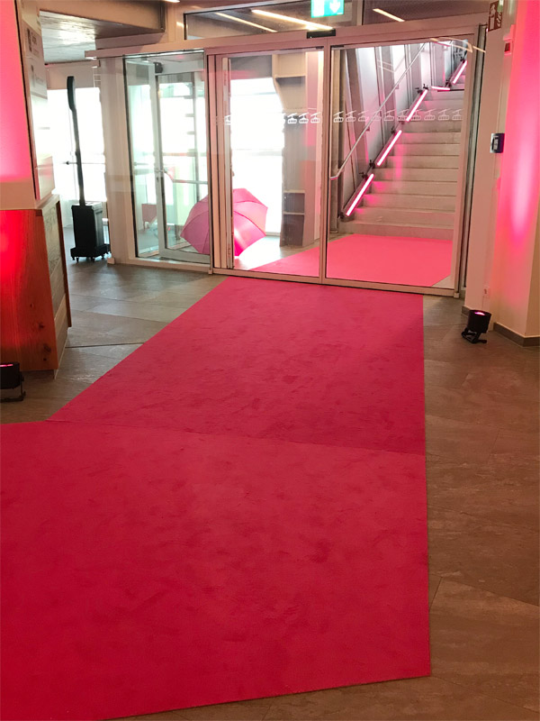 Objekteinrichtung Zugspitze Alpen Barista Verlegte Teppiche, Hocker, Serviceaufsteller und mehr